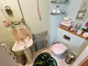 Downstairs shower room- click for photo gallery